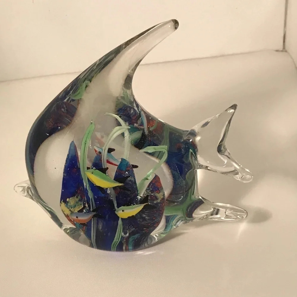 PAPERWEIGHT Dynasty Gallery Fish with Colourful Inserts